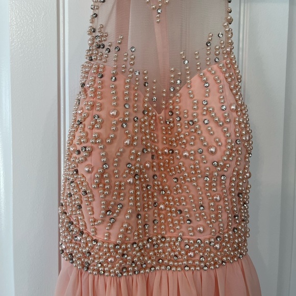 La Château Formal/Grad Dress - Picture 2 of 8